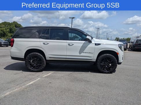 Used 2024 GMC Yukon Denali Ultimate AWD/4WD image 3