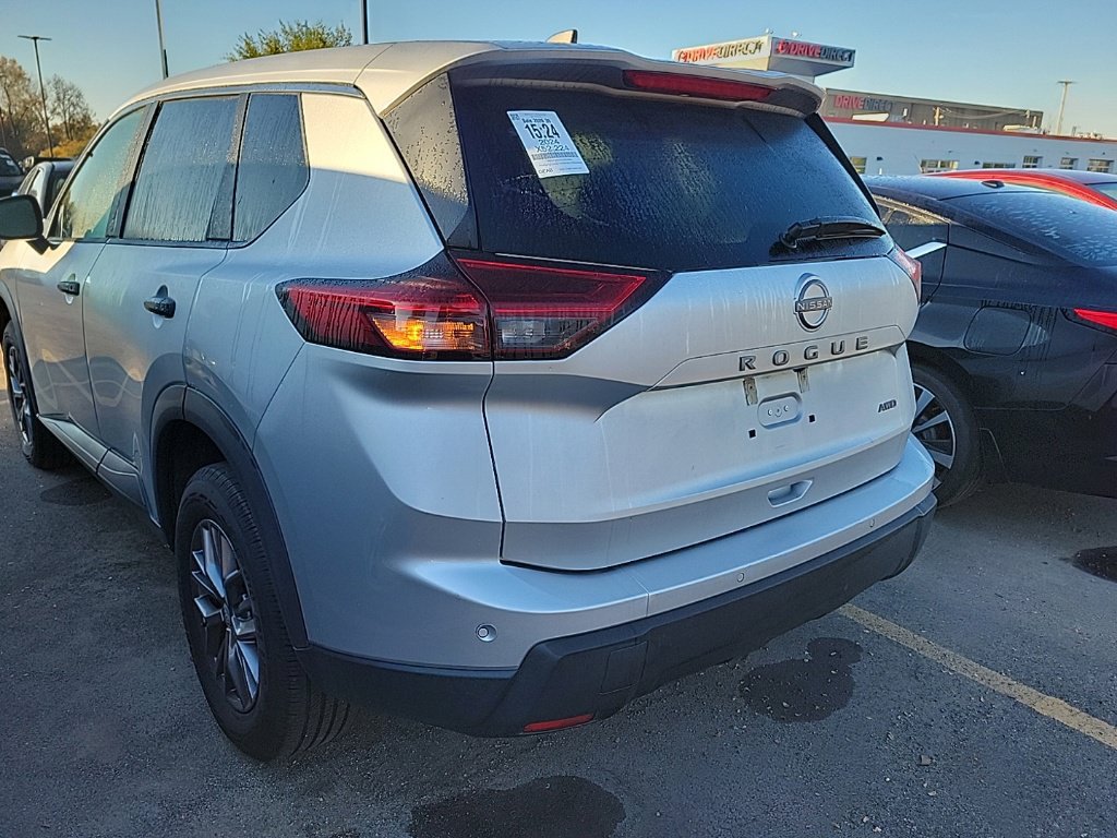 Used 2024 Nissan Rogue S AWD/4WD image 4