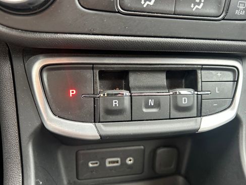 Used 2024 GMC Terrain SLE AWD/4WD image 30