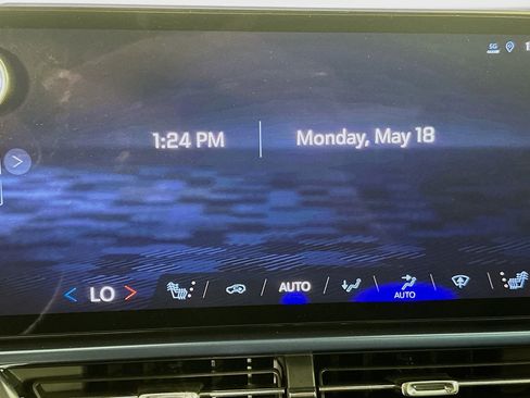 Used 2025 Chevrolet Equinox EV LT FWD image 21