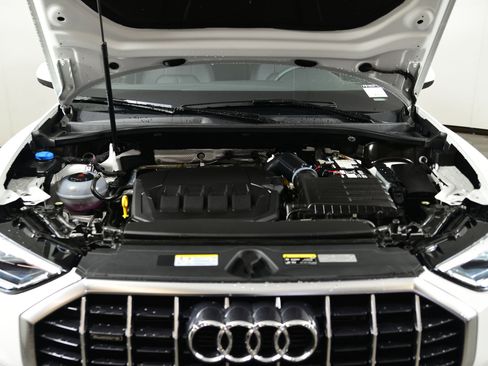 Certified 2025 Audi Q3 2.0T Premium w/ Convenience Package image 18