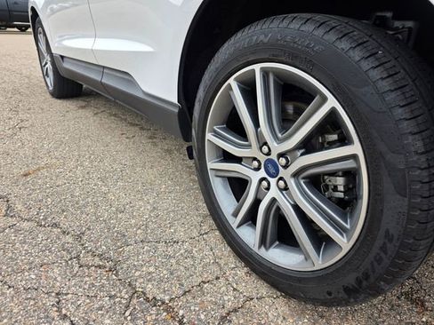Used 2022 Ford Edge Titanium image 41