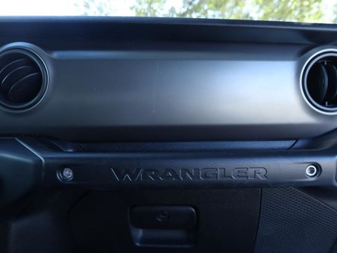 Used 2018 Jeep Wrangler Unlimited Sport S AWD/4WD image 21