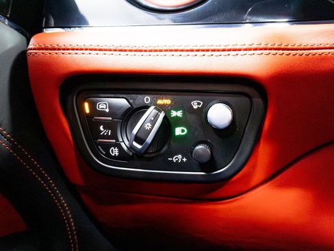 Used 2020 Bentley Bentayga V8 image 63