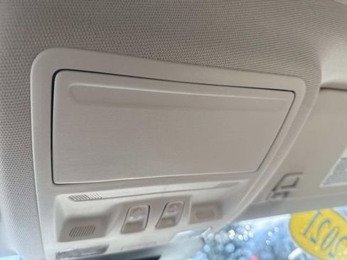 Used 2021 Ford Escape Titanium image 28