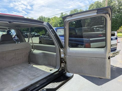 Used 1999 Chevrolet Tahoe 4WD 2-Door w/ Preferred Equipment Group image 29