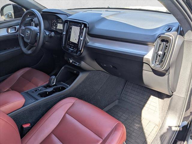Used 2020 Volvo XC40 T5 Momentum w/ Protection Package Premier AWD/4WD image 17