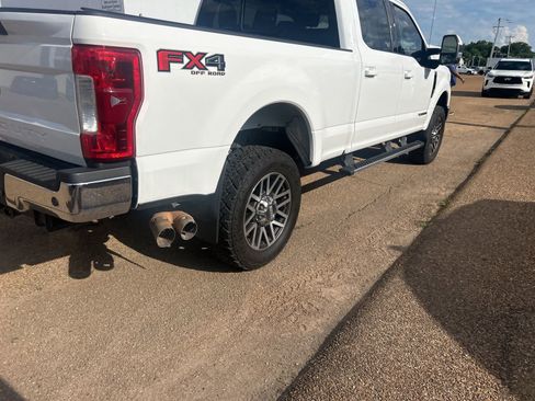 Used 2017 Ford F250 Lariat w/ Lariat Value Package AWD/4WD image 37