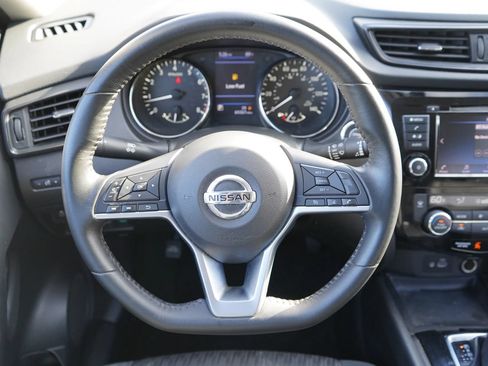 Used 2018 Nissan Rogue SV FWD image 18