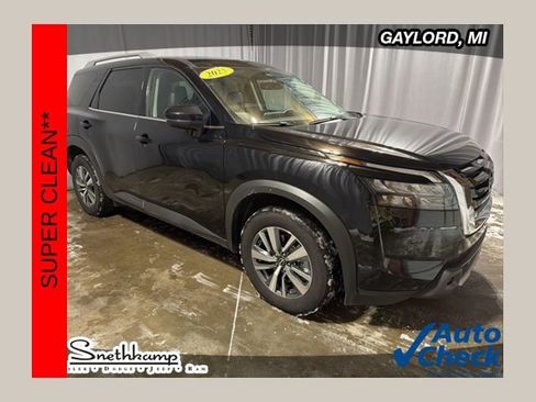 Used 2025 Nissan Pathfinder SL image 1