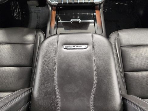 Used 2025 GMC Yukon XL Denali AWD/4WD image 15