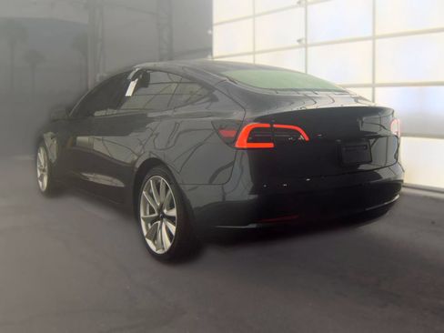 Used 2021 Tesla Model 3 Standard Range Plus RWD image 2