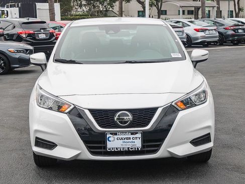 Used 2021 Nissan Versa SV FWD image 2