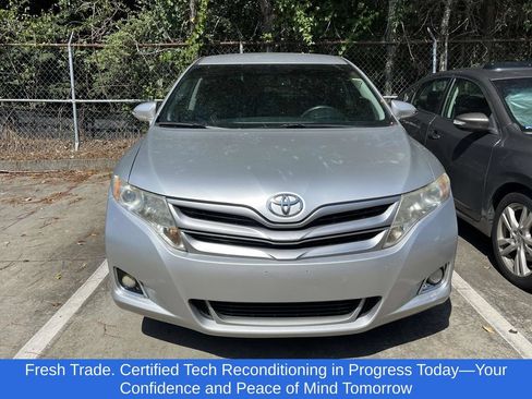 Used 2014 Toyota Venza LE FWD image 2