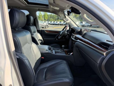 Used 2018 Lexus LX 570 4WD w/ Luxury Package image 14