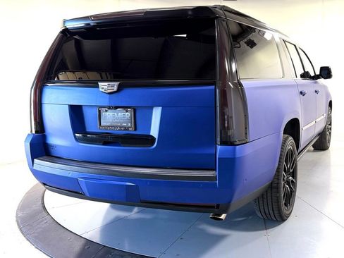 Used 2019 Cadillac Escalade ESV Premium Luxury w/ LPO, Radiant Package image 4