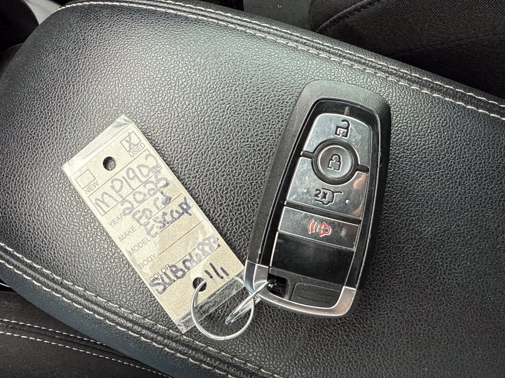 Used 2025 Ford Escape Active AWD/4WD image 45