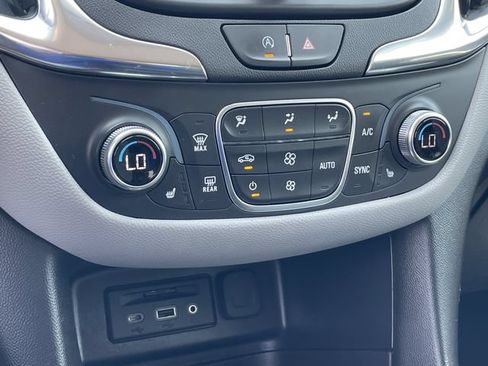 Used 2023 Chevrolet Equinox LT AWD/4WD image 19