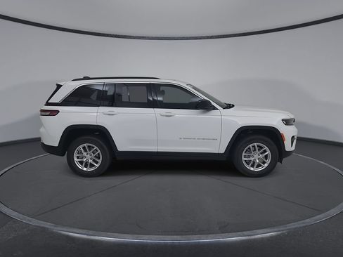 New 2026 Jeep Grand Cherokee Laredo X AWD/4WD image 2