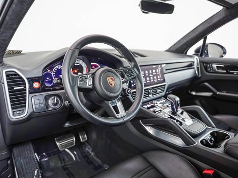 Certified 2023 Porsche Cayenne Turbo AWD/4WD image 4