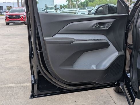 New 2027 Chevrolet Bolt LT w/ Comfort Package FWD image 8