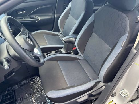 Used 2025 Nissan Versa SV FWD image 34