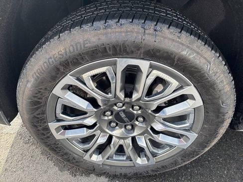 Used 2024 GMC Yukon Denali Ultimate image 41