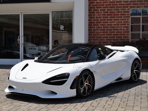Used 2024 McLaren 750S RWD image 22