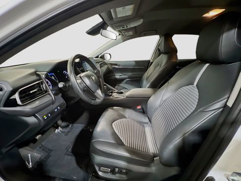 Used 2024 Toyota Camry SE FWD image 14