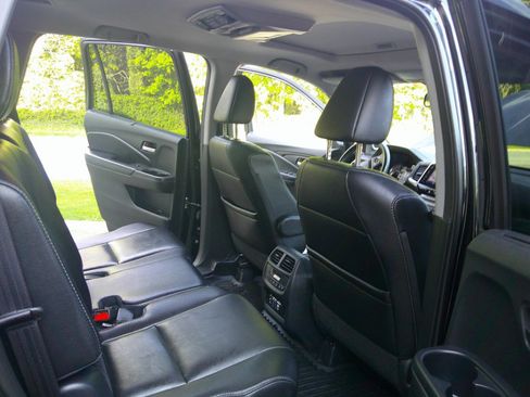 Used 2017 Honda Pilot Touring image 43