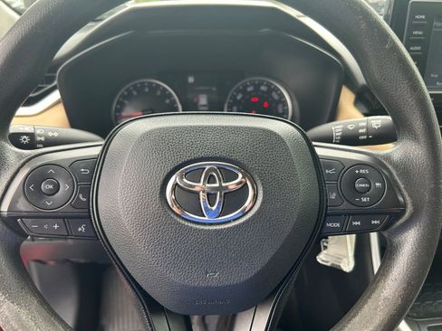 Used 2020 Toyota RAV4 LE w/ All Weather Liner Package AWD/4WD image 15