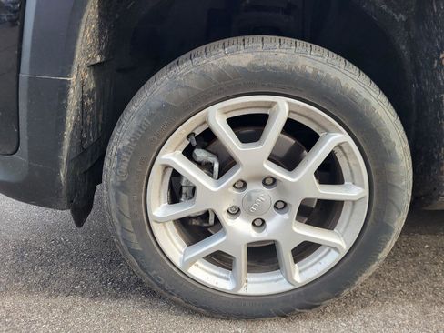 Used 2023 Jeep Renegade Latitude w/ Premium Group image 12