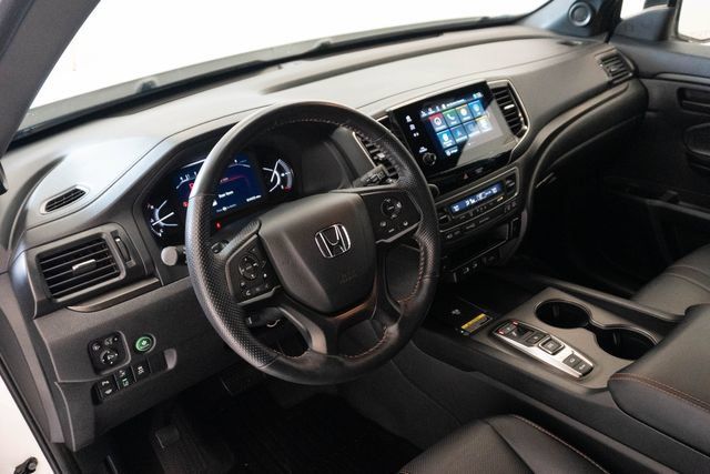 Used 2025 Honda Passport TrailSport image 3