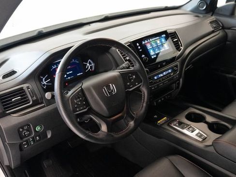 Used 2025 Honda Passport TrailSport image 3