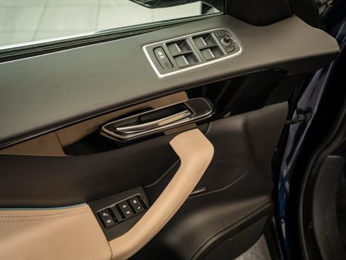 Used 2020 Jaguar F-PACE Premium image 23