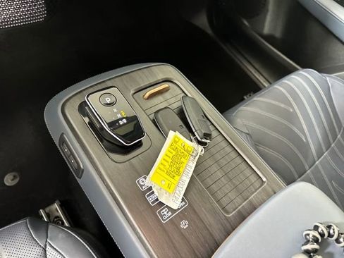 Used 2024 Nissan Ariya AWD image 20