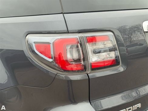 Used 2014 GMC Acadia SLT image 11