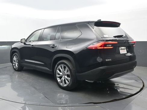 Used 2024 Toyota Grand Highlander AWD image 3