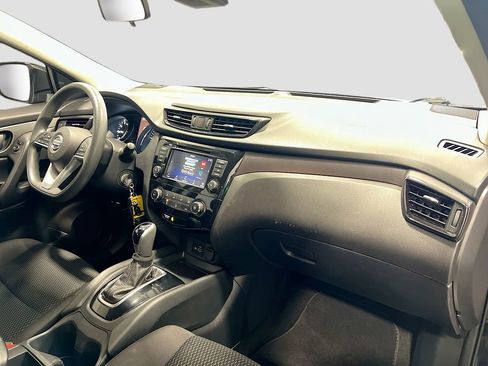 Used 2020 Nissan Rogue Sport S image 25