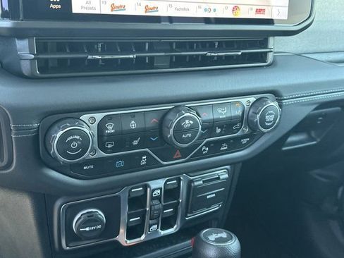 Used 2025 Jeep Wrangler Unlimited Sahara w/ Safety Group AWD/4WD image 32