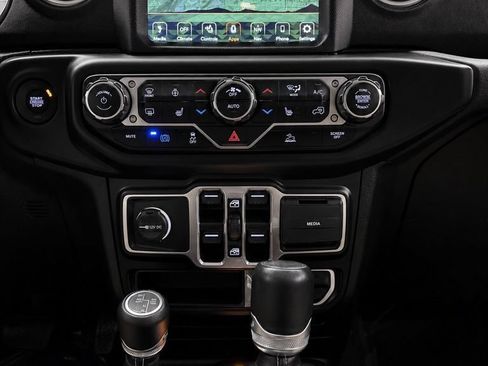 Used 2023 Jeep Wrangler Unlimited Sahara w/ Cold Weather Group AWD/4WD image 26