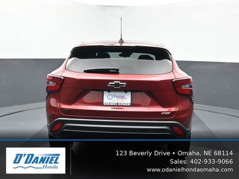 Used 2024 Chevrolet Trax RS w/ Sunroof Package FWD image 5