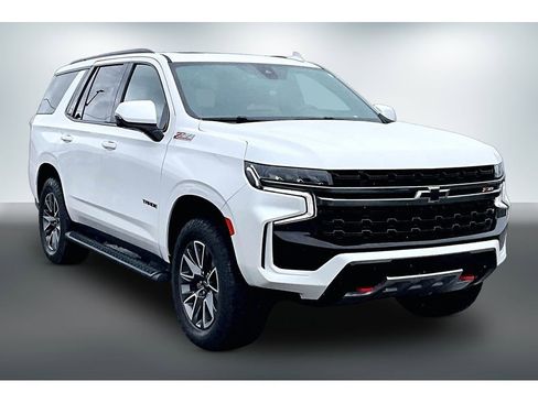 Used 2022 Chevrolet Tahoe Z71 w/ Luxury Package AWD/4WD image 3