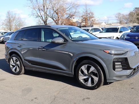 Used 2025 Audi Q6 e-tron Premium Plus image 3