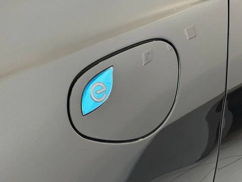 Used 2024 Chrysler Pacifica Limited FWD image 37