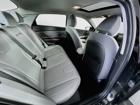Certified 2025 Hyundai Elantra Limited FWD image 27