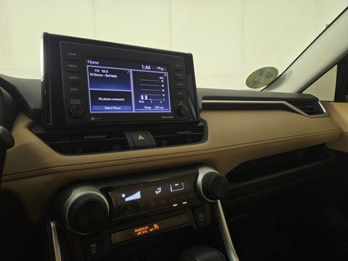 Used 2020 Toyota RAV4 LE w/ All Weather Liner Package AWD/4WD image 21