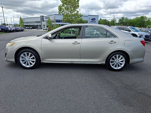 Used 2013 Toyota Camry XLE w/ Leather Pkg FWD image 4