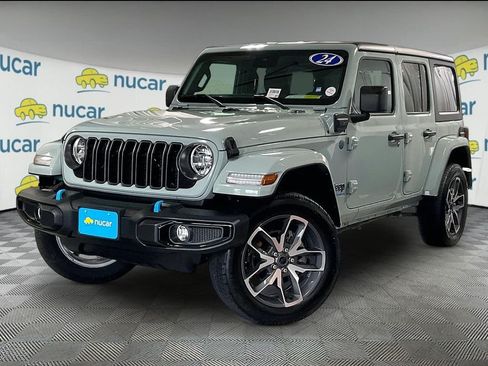 Used 2024 Jeep Wrangler Unlimited w/ Convenience Group AWD/4WD image 3