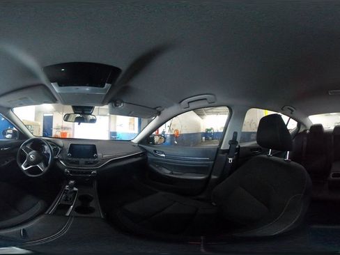 Used 2025 Nissan Altima 2.5 SV FWD image 37